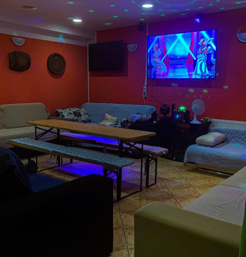 Whole Basement Former Pub3 For Bachelor / Bachelorette Party Budapest Exterior foto